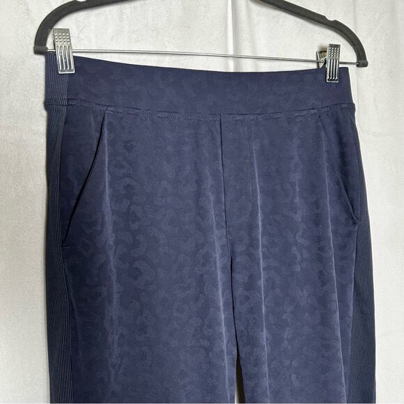 Athleta Navy Brooklyn Textured Ankle Pant Leopard Print Athletic Pants Size 6 - Picture 4 of 6